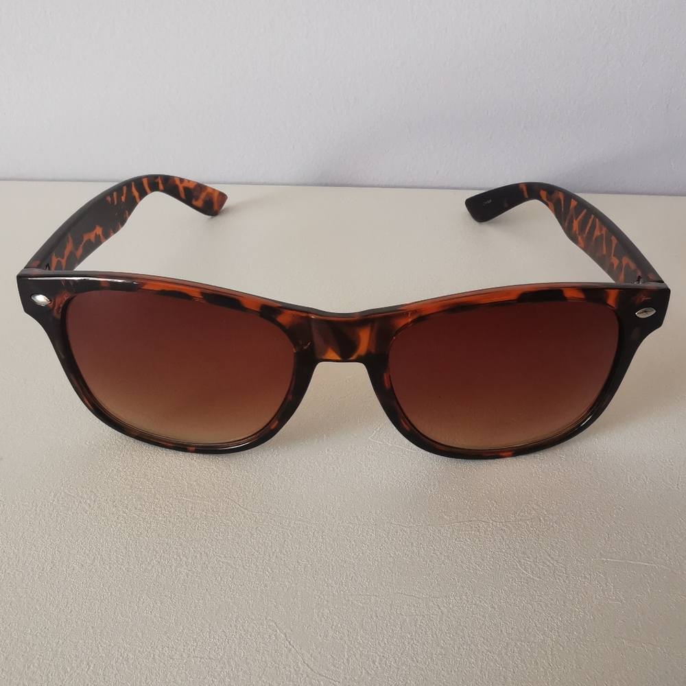 Women's sunglass